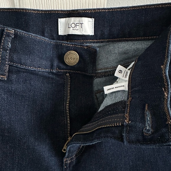 Loft Outlet Dark Wash Modern Skinny Jean. Size 6 - Picture 3 of 5